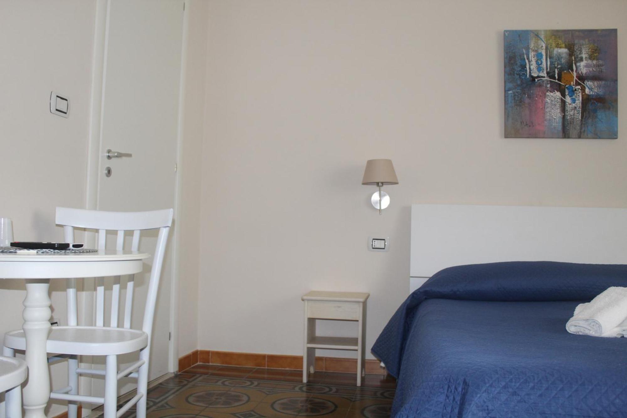 Donna Melina Bed & Breakfast Mileto Bagian luar foto