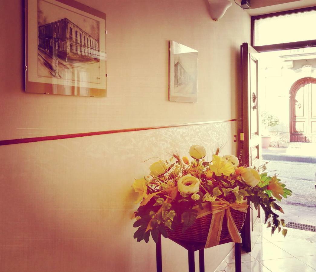 Donna Melina Bed & Breakfast Mileto Bagian luar foto